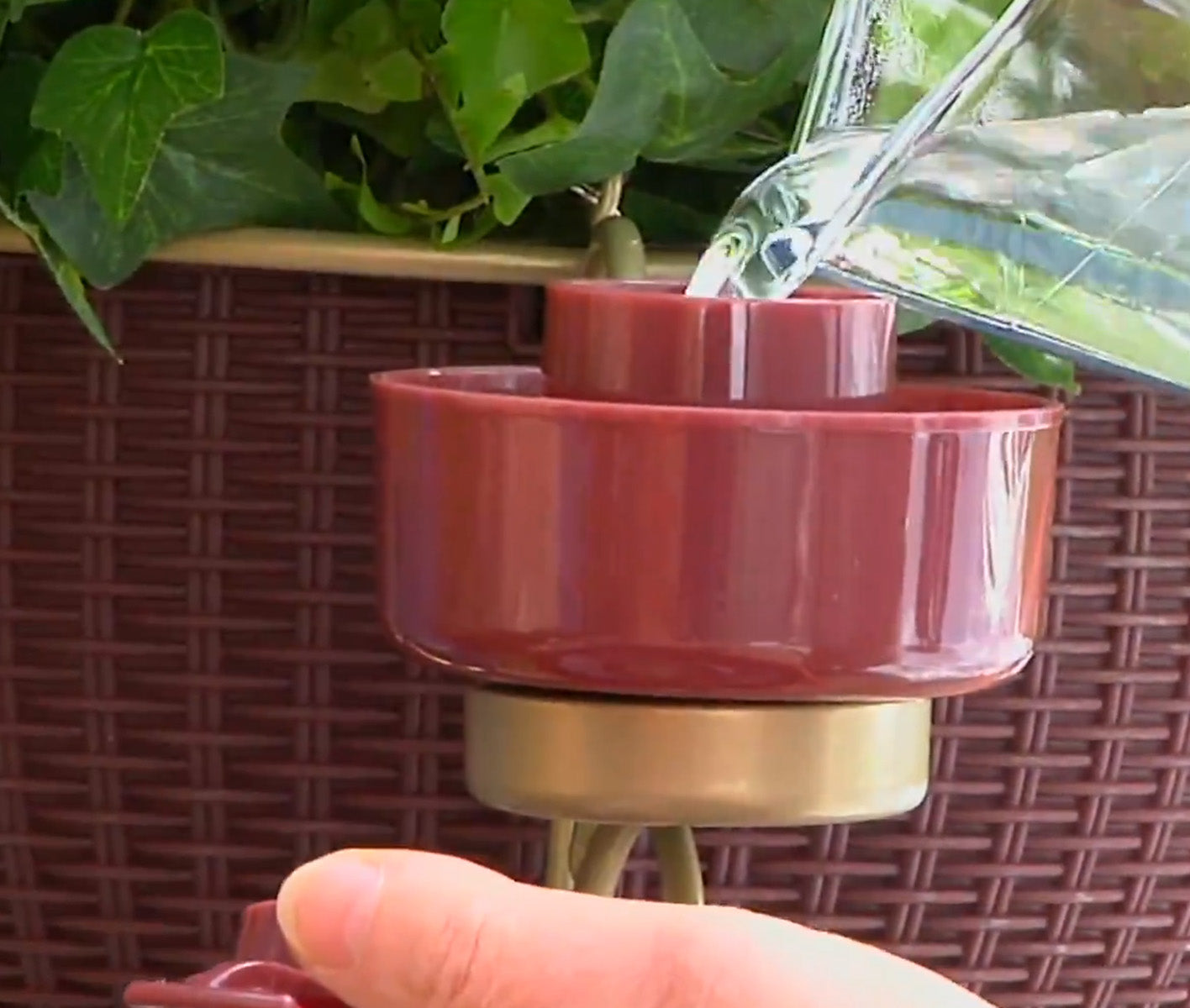 Hanging Planter & 3 Bird Feeders M71058