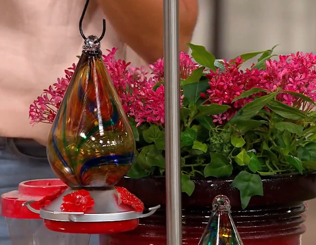Set of 2 Swirl Glass Hummingbird Feeders M87597