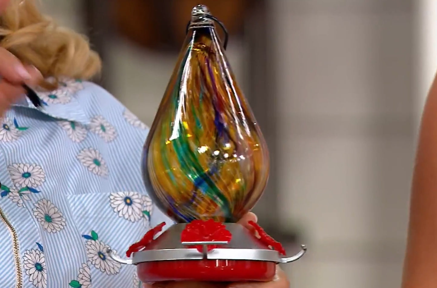 Set of 2 Swirl Glass Hummingbird Feeders M87597
