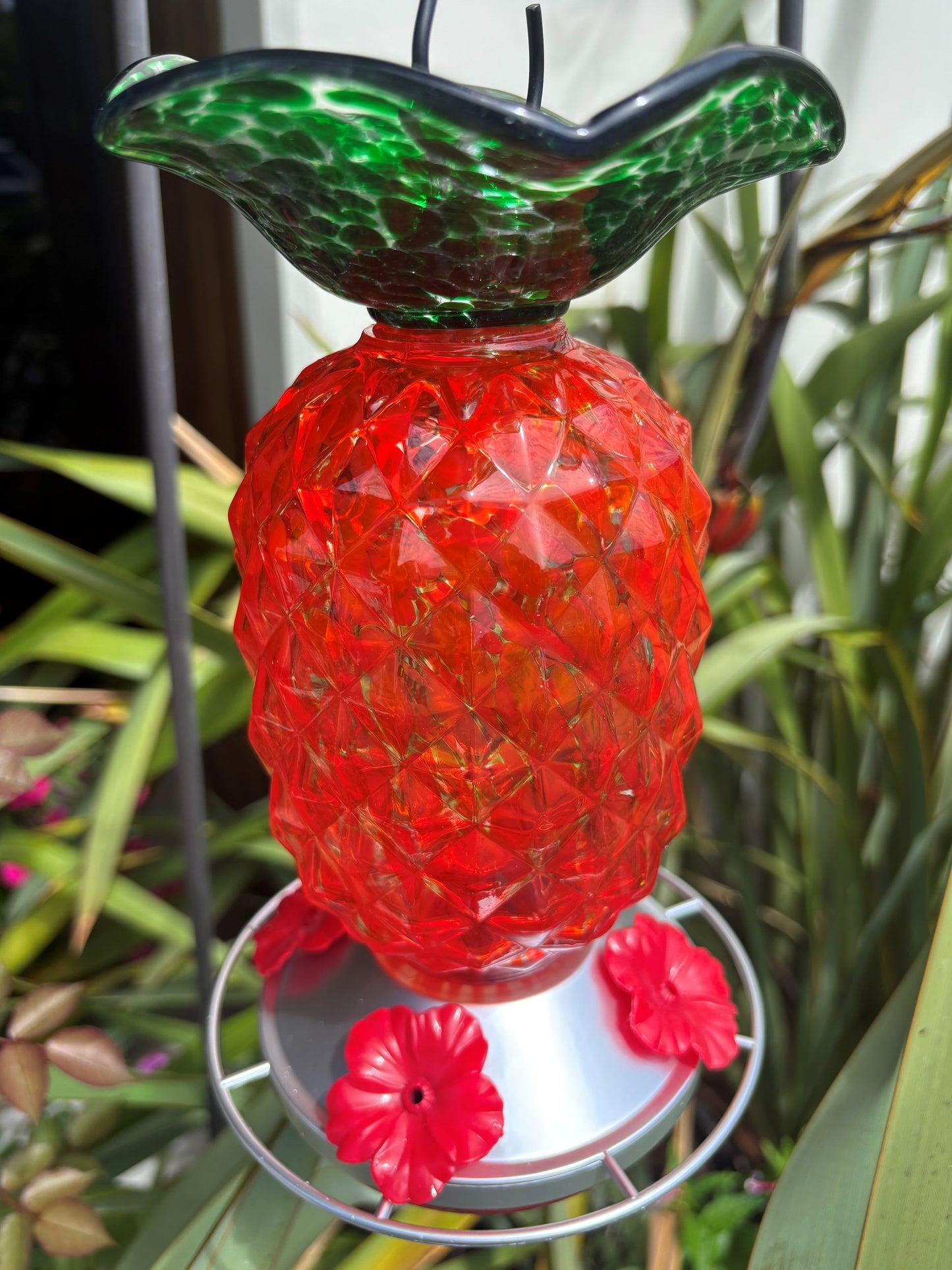 PINEAPPLE HUMMINGBIRD FEEDER WITH BUILT-IN ANT MOAT