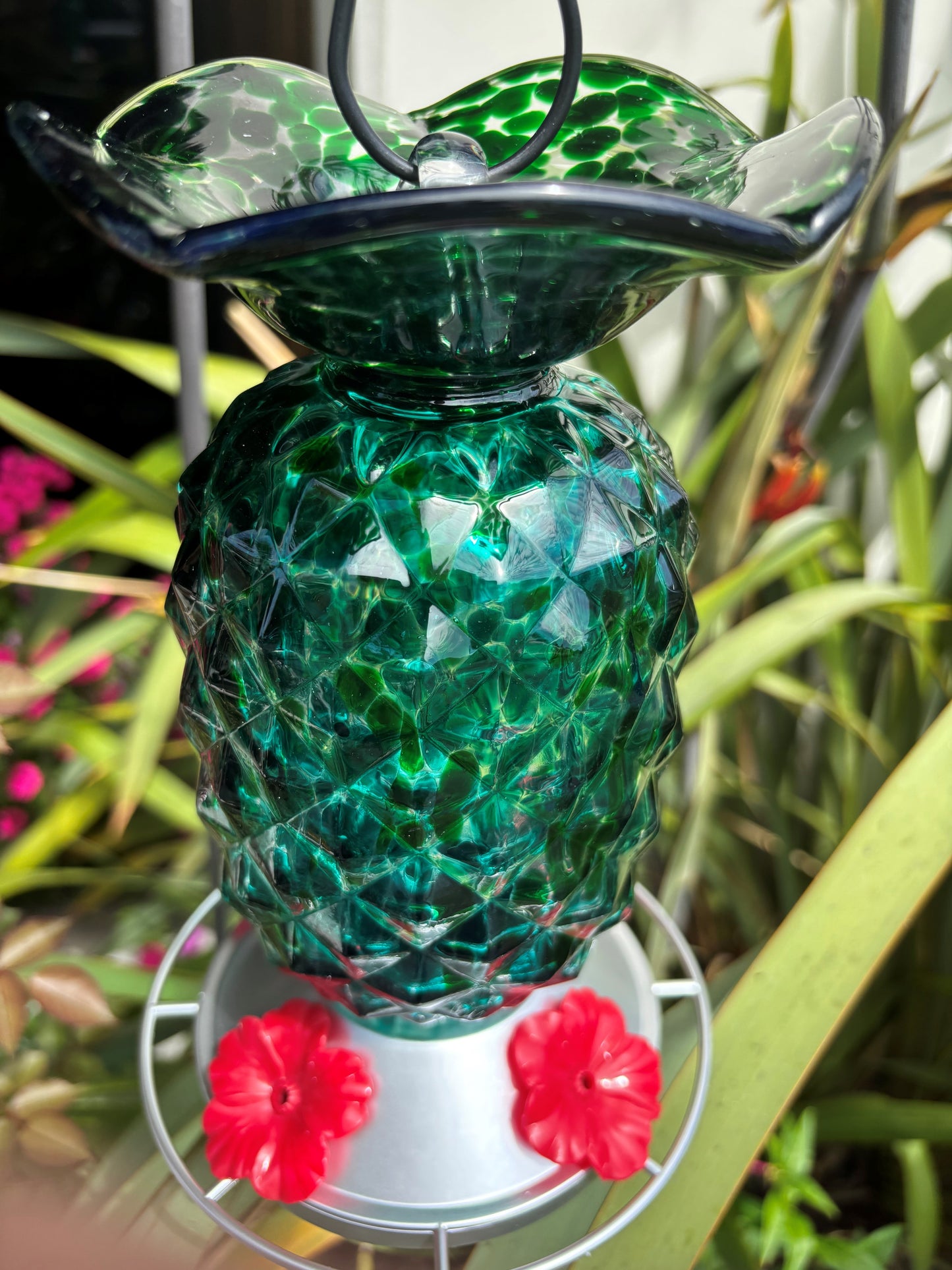 PINEAPPLE HUMMINGBIRD FEEDER WITH BUILT-IN ANT MOAT