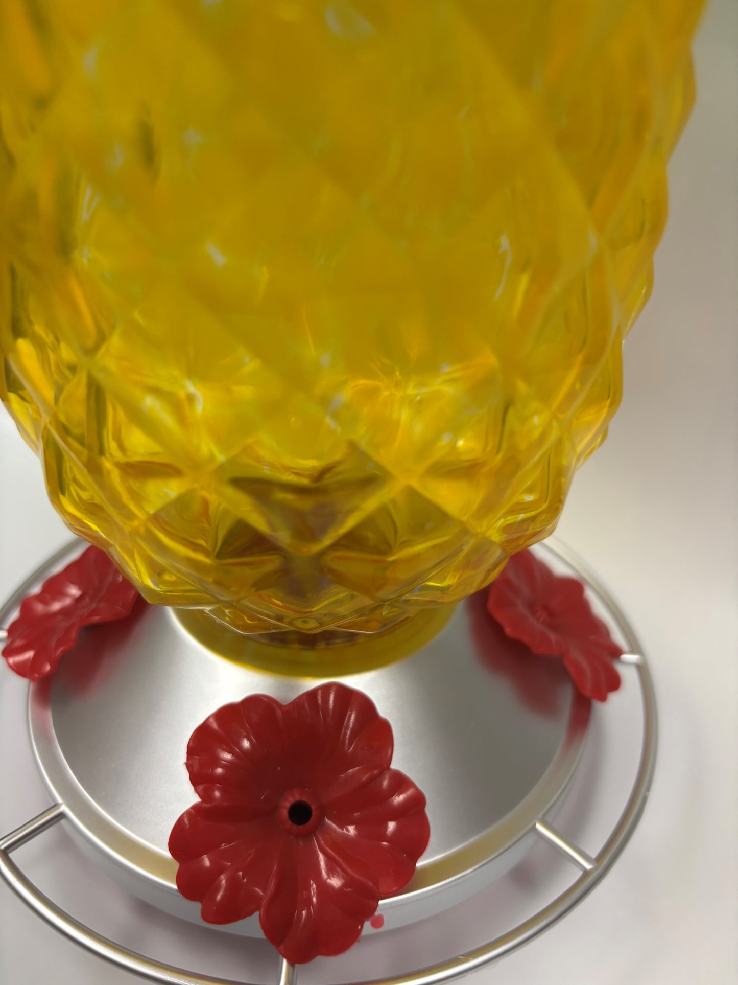 PINEAPPLE HUMMINGBIRD FEEDER WITH BUILT-IN ANT MOAT
